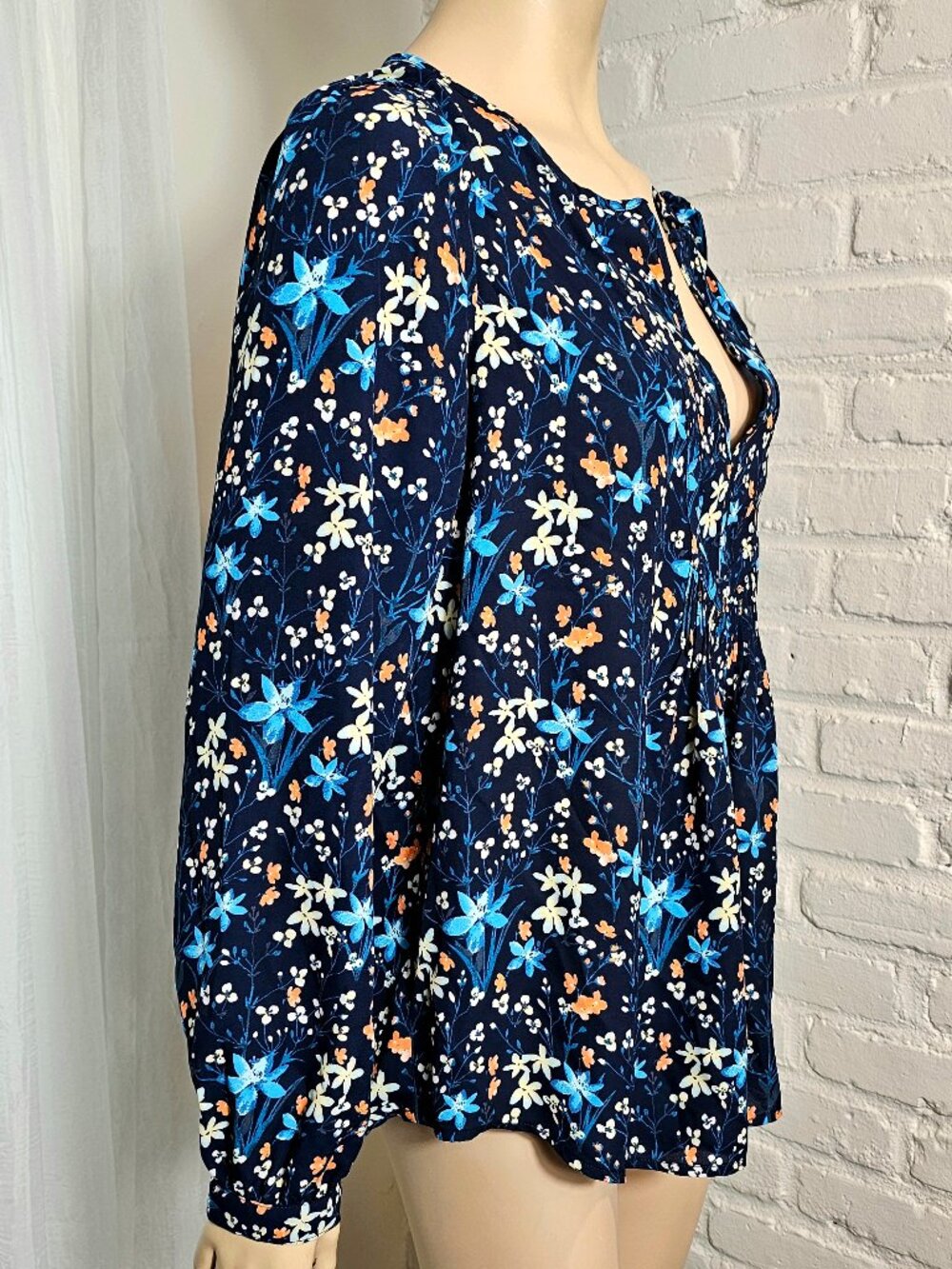Gap Navy Floral Boho Blouse Size L NWT Long Sleeve Peplum - Picture 2 of 11